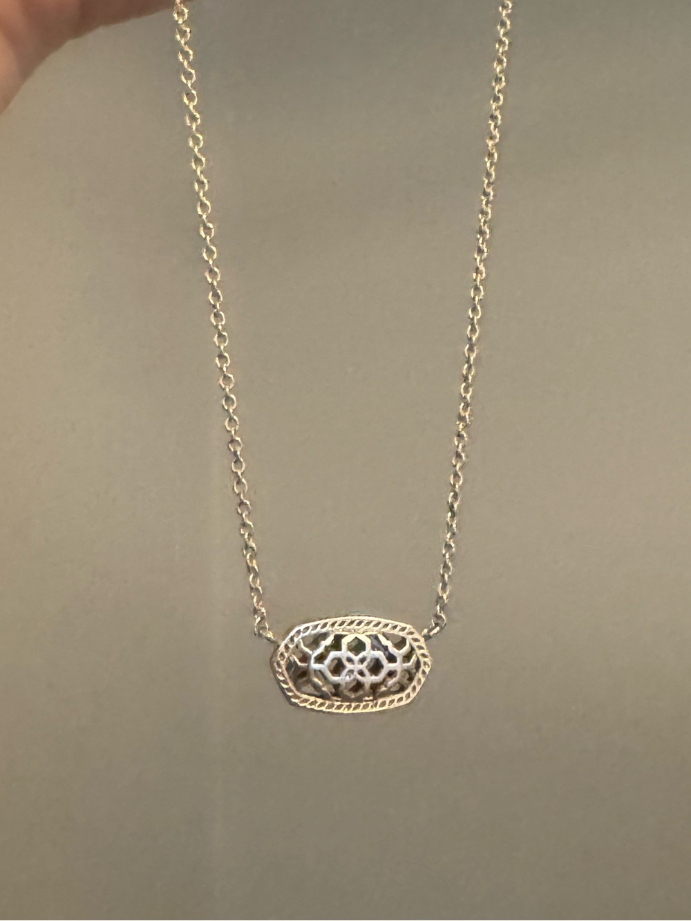 Kendra Scott Silver Openwork Oval Pendant Necklace